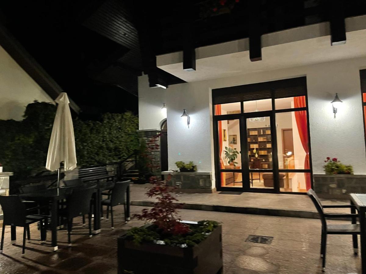 Vila Terase Hotel Sinaia Kültér fotó