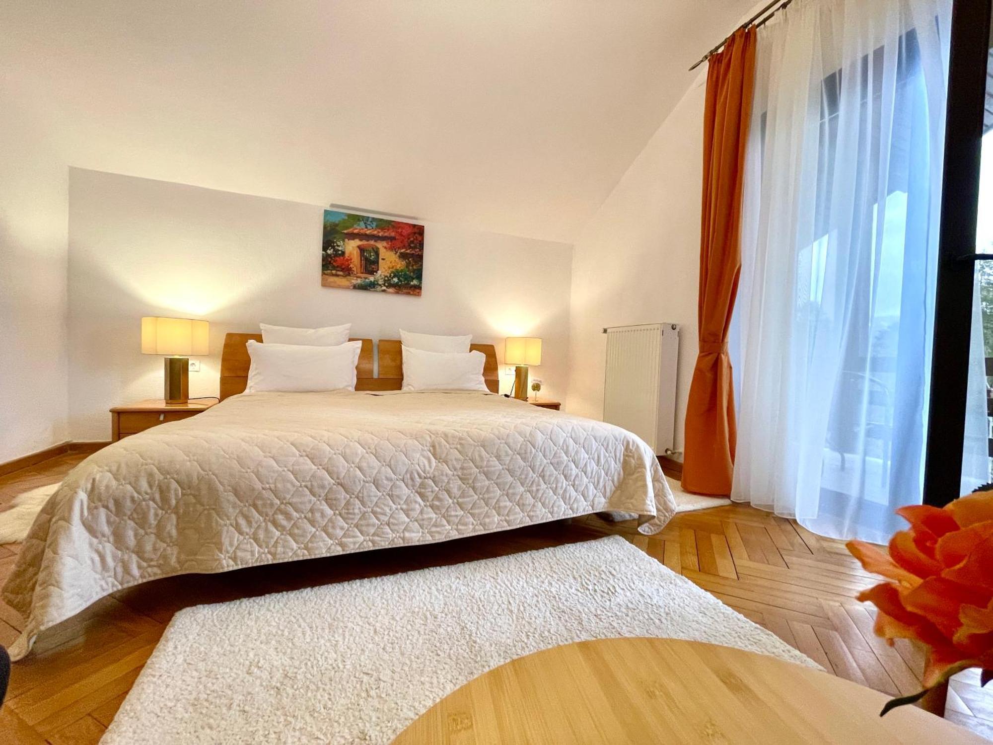 Vila Terase Hotel Sinaia Kültér fotó