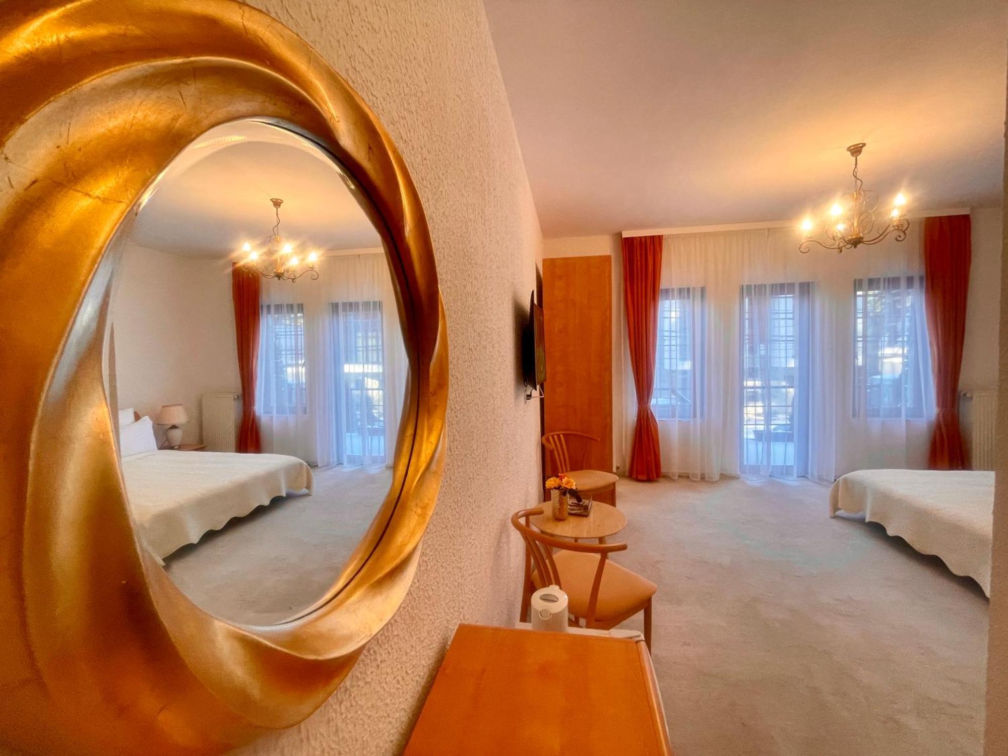 Vila Terase Hotel Sinaia Kültér fotó